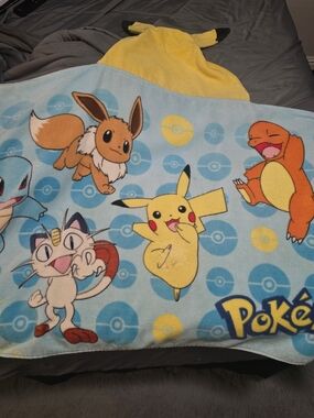 Pokemon Blue Yellow Pikachu Eevee Charmander Meowth Hooded Bath Towel